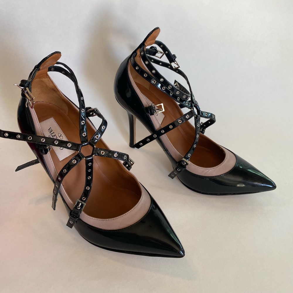 Valentino Garavani Black Patent Leather Studded Strappy Pointed-Toe Heels - Picture 4 of 16